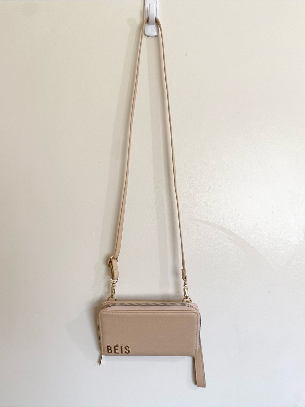 BEIS Travel Wallet Purse in Beige Wristlet Crossbody with Gold Hardware